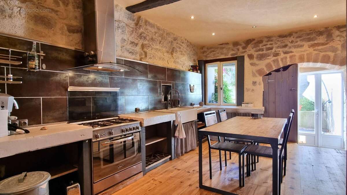 Maison de charme rénovée de 155m² habitables avec cour intime et à 6 min de Carcassonne - photo 2