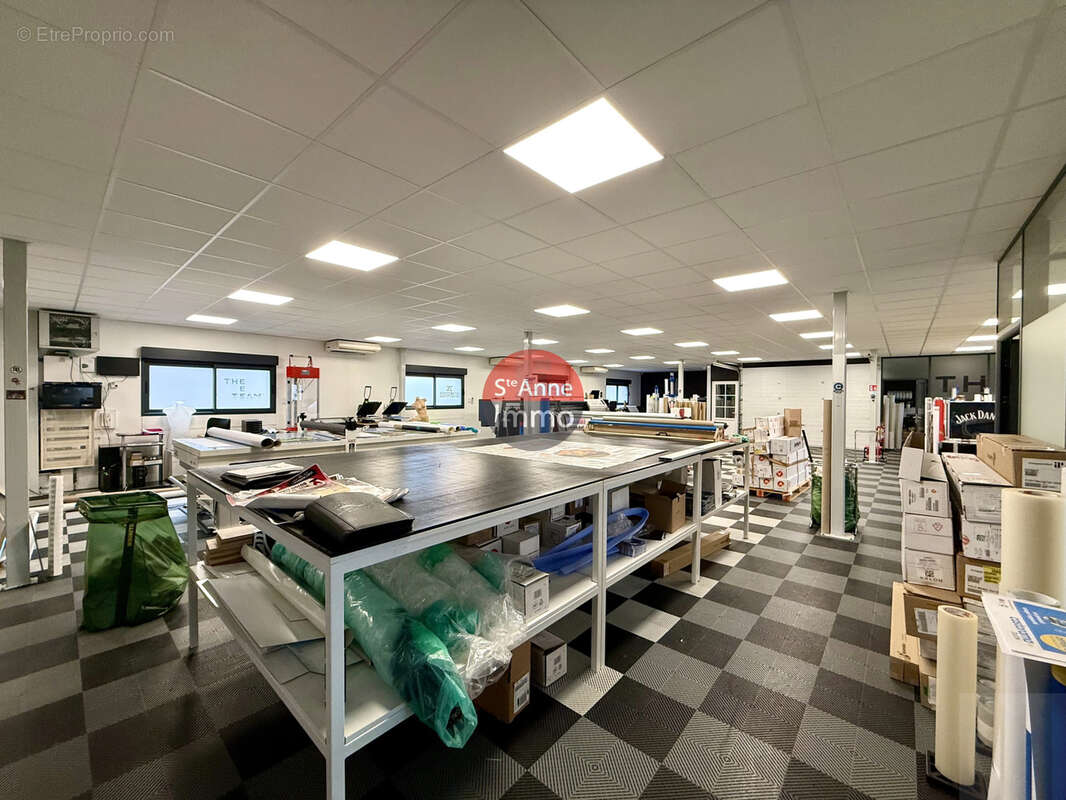 Cambronne-lès-ribecourt - 1 131m2 - entrepot - local professionnel - bureaux - photo 6