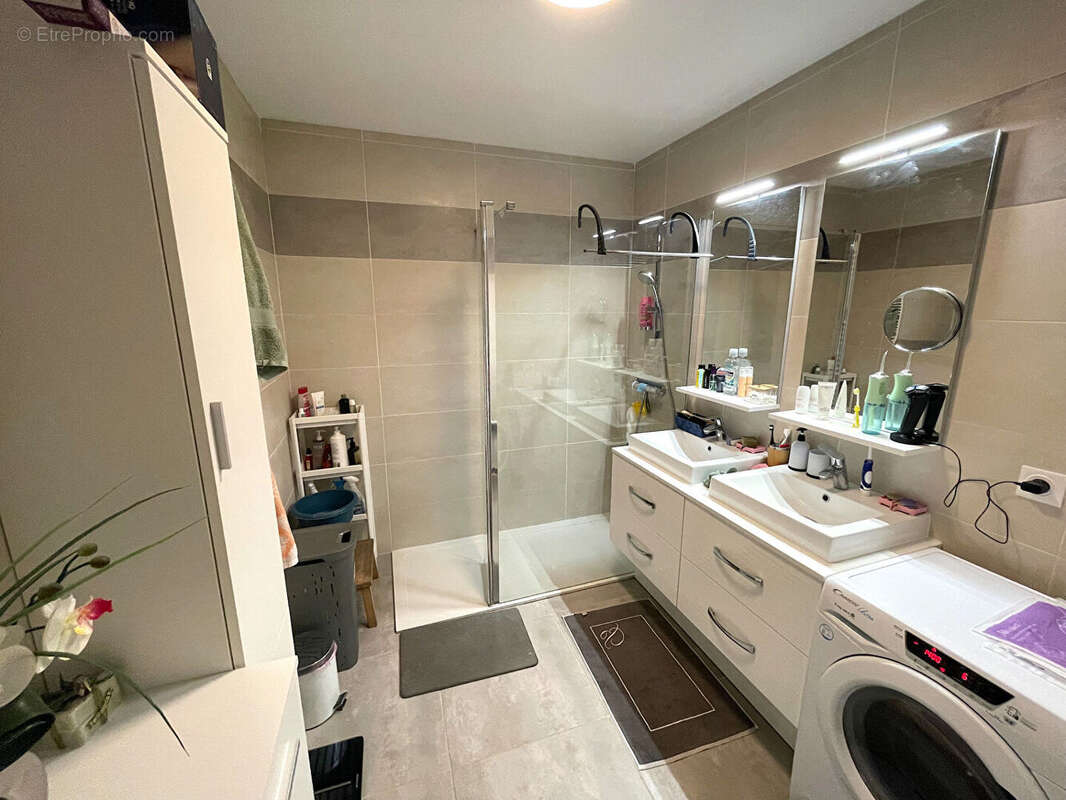 Appartement à CUERS