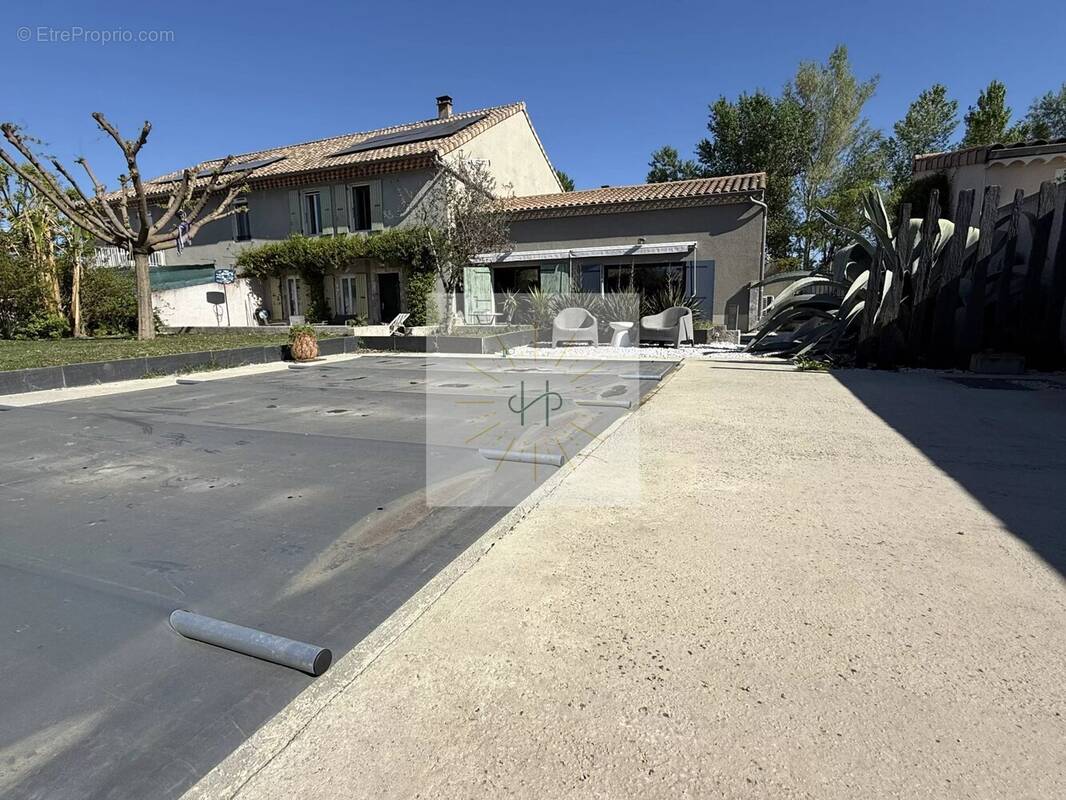 Maison à MONTELIMAR