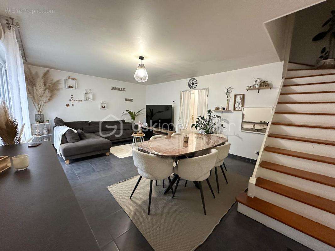 Maison à SAVIGNY-LE-TEMPLE