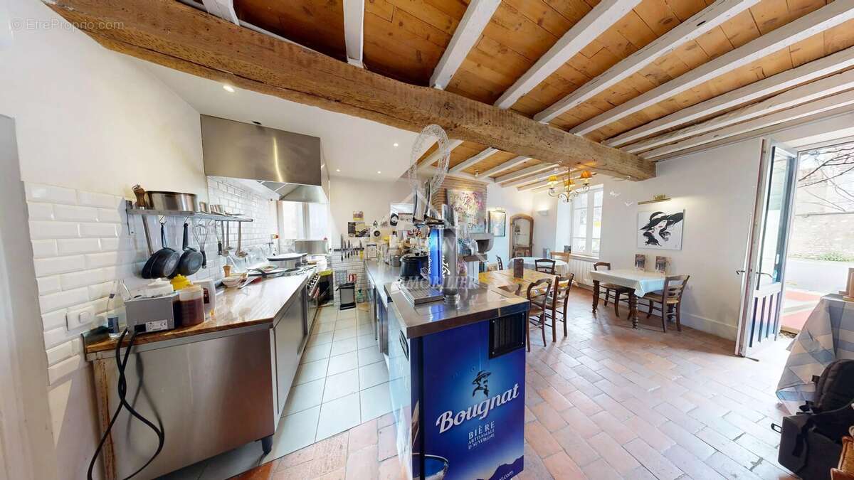 Commerce à CHARROUX