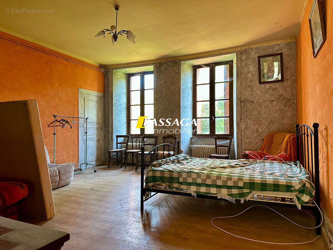 A VENDRE - Ensemble immobilier et terrain attenant - LE MEJANEL - photo 9