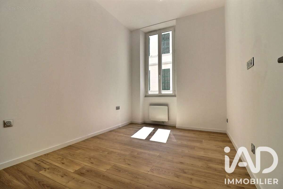Appartement 76 m² à Marseille-1e  - photo 9