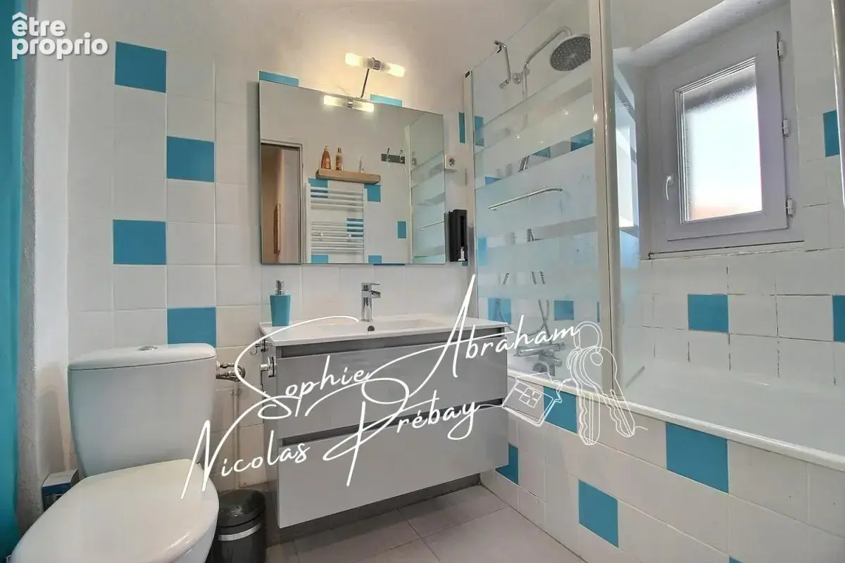Maison en pierres avec cour close de murs et dépendances - photo 6