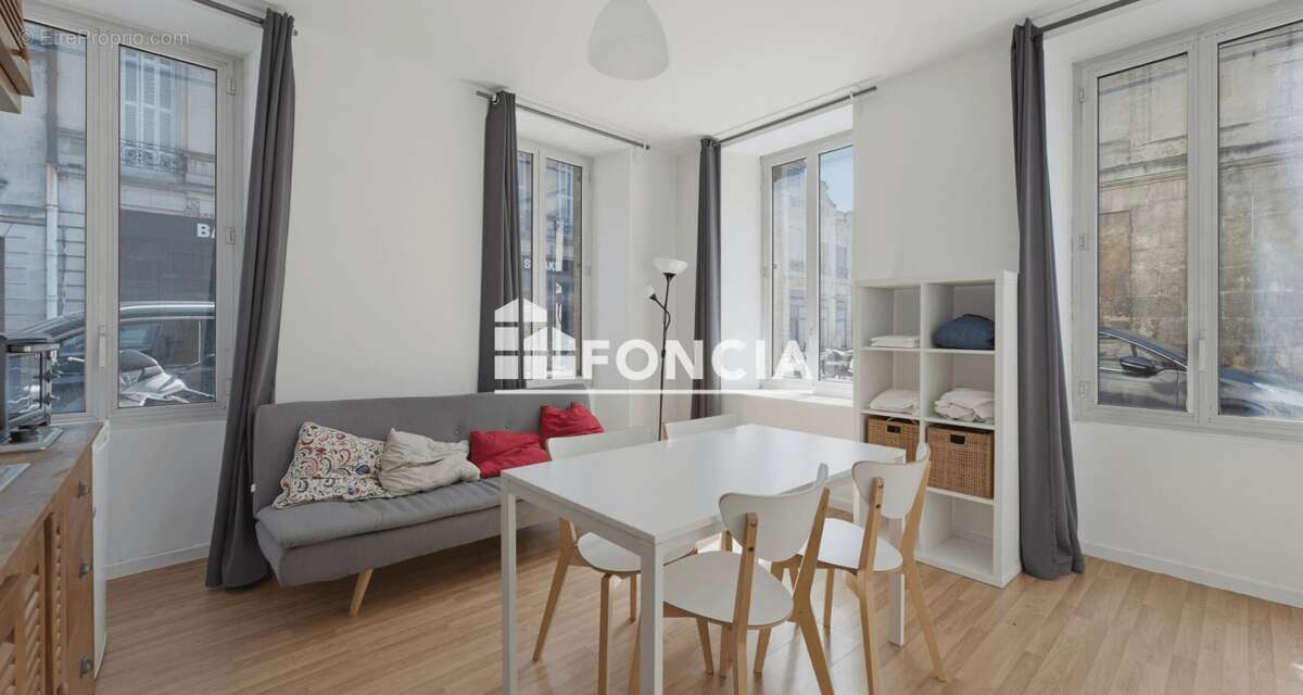 Les CHARTRONS – T1 de 29 m², lumineux, transformable en T2 - photo 4