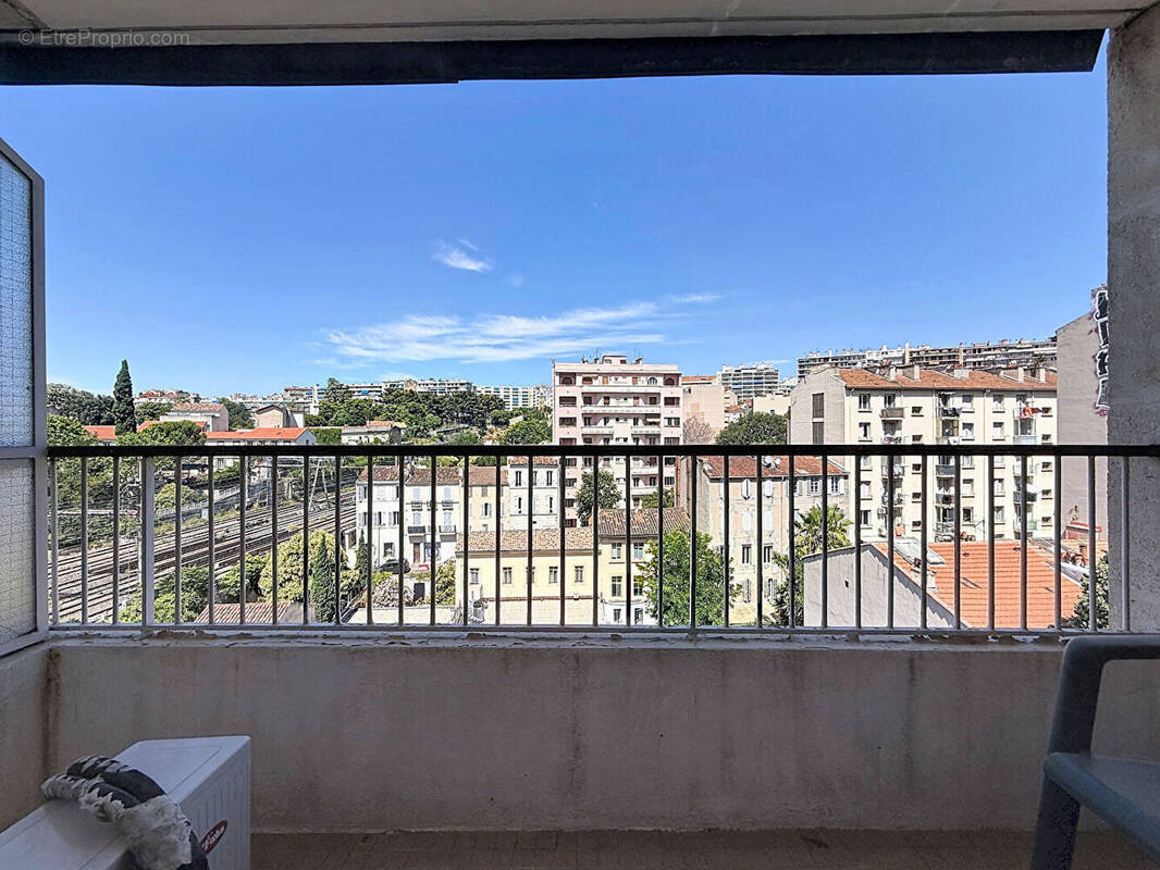 Appartement à MARSEILLE-4E