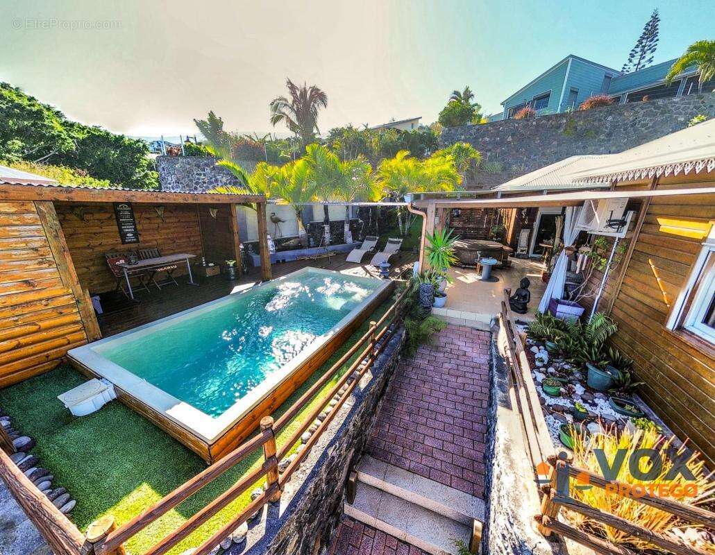 À vendre – Villa familiale avec piscine – Quartier Stella, Saint-Leu - photo 3