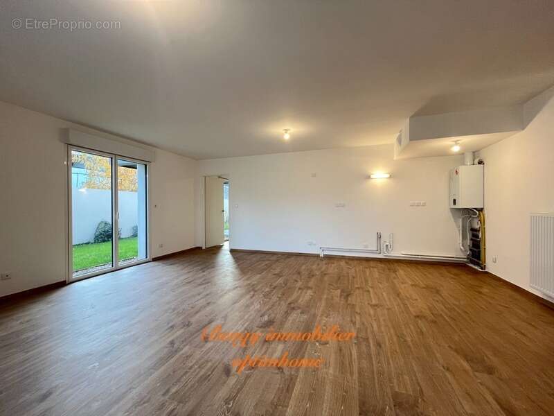 Appartement à SAINT-CYR-SUR-LOIRE