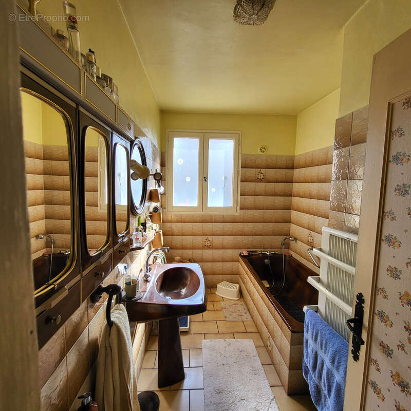 Maison à RIOM-ES-MONTAGNES