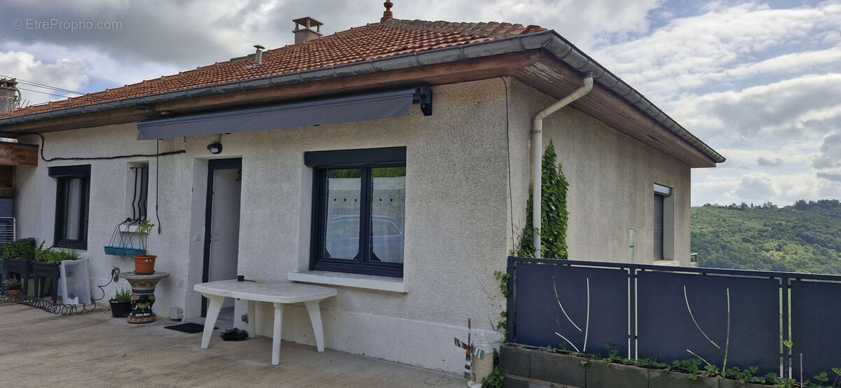 Maison à SAINT-GENEST-LERPT