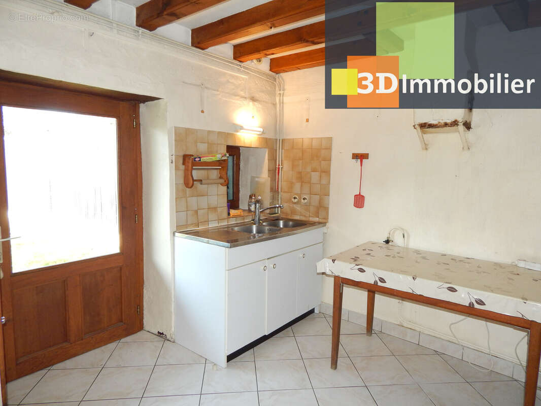 CUISINE 10 M² - Maison à BLETTERANS