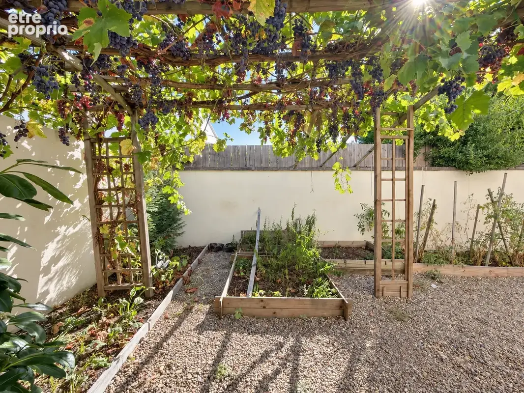 Maison 5 pièces rénovée   4 chambres vie de plain-pied et grand jardin intimiste - photo 8
