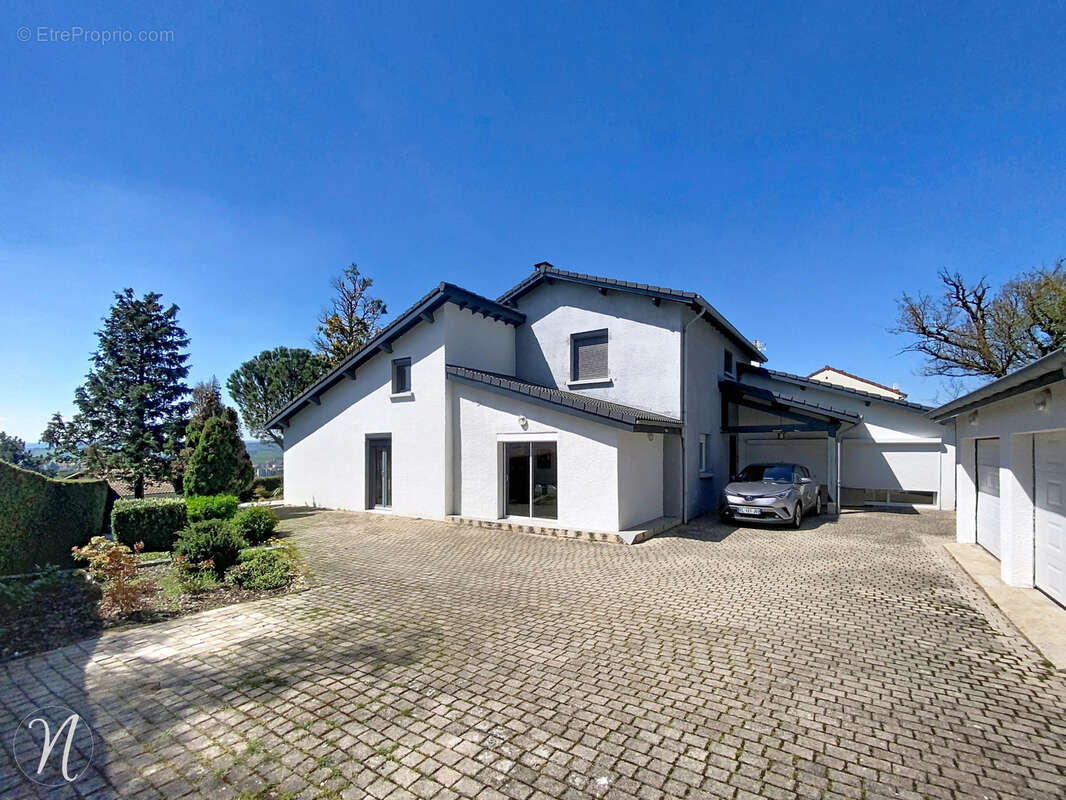 Maison à SAINT-GENEST-LERPT