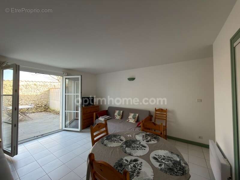Appartement  avec extérieur clos de murs  au port de st martin de ré - photo 15