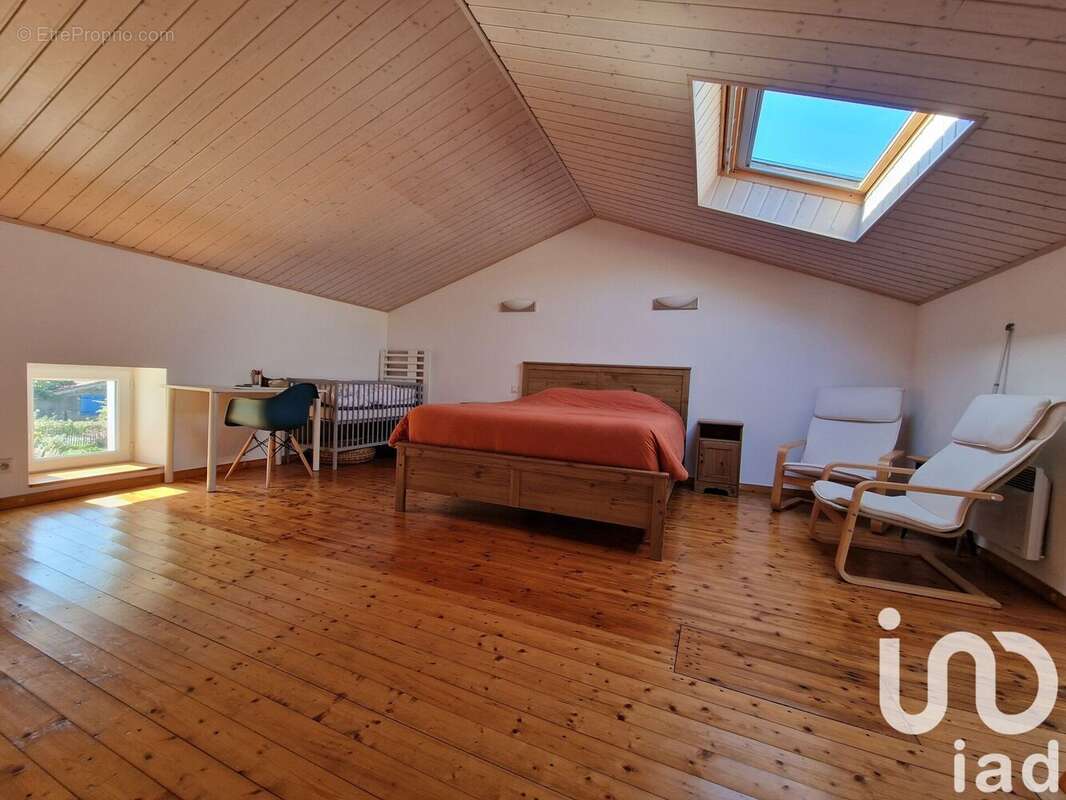 Maison 131 m² à La Chapelle-Hermier  - photo 7