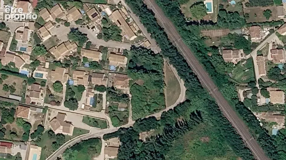 Photo Terrain à Roquemaure au prix de 95 000€