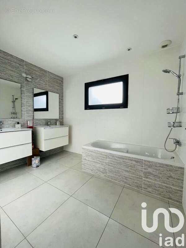 Maison 122 m² à Ambares-Et-Lagrave  - photo 5
