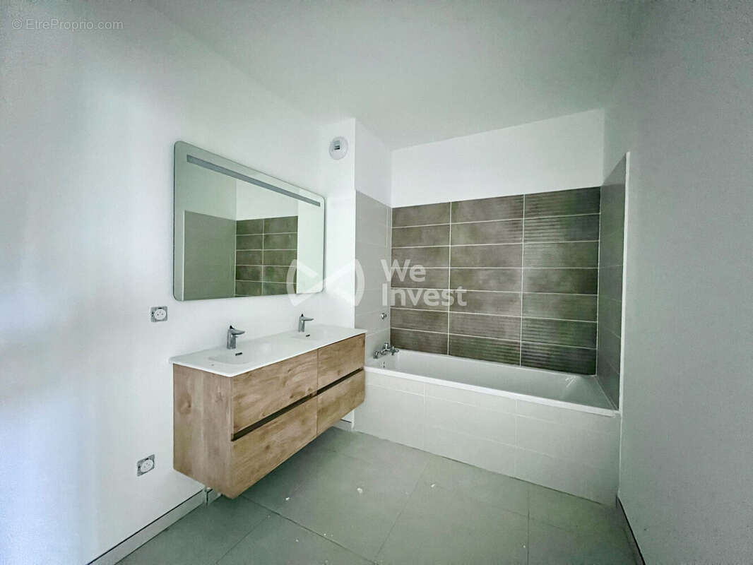 Appartement à VALERGUES