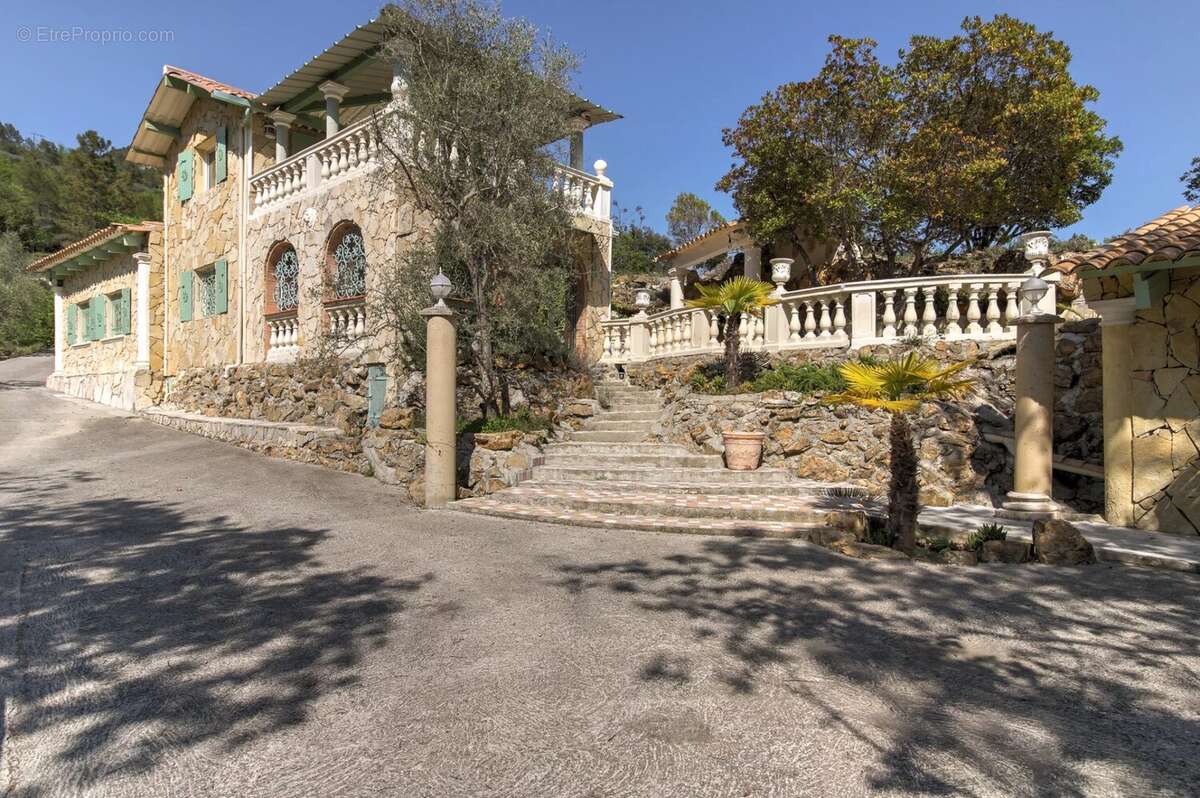 Maison à PIERREFEU