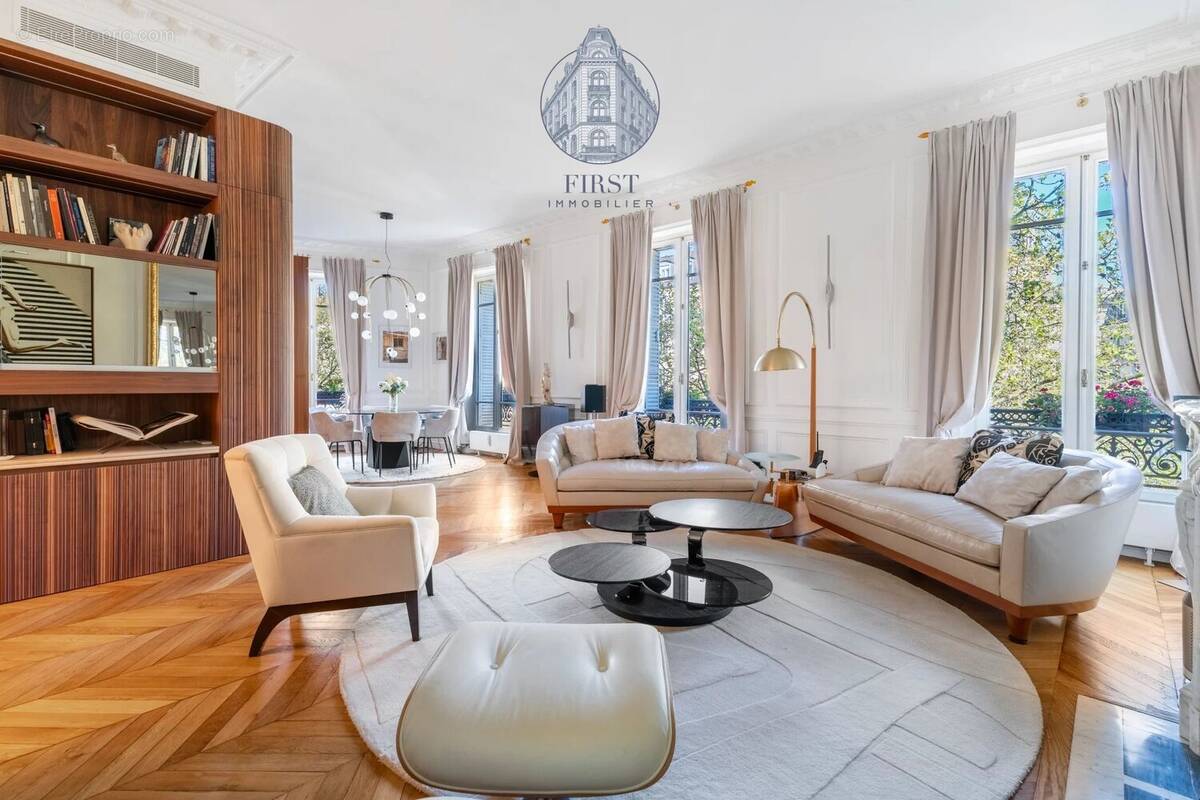 Appartement à PARIS-17E