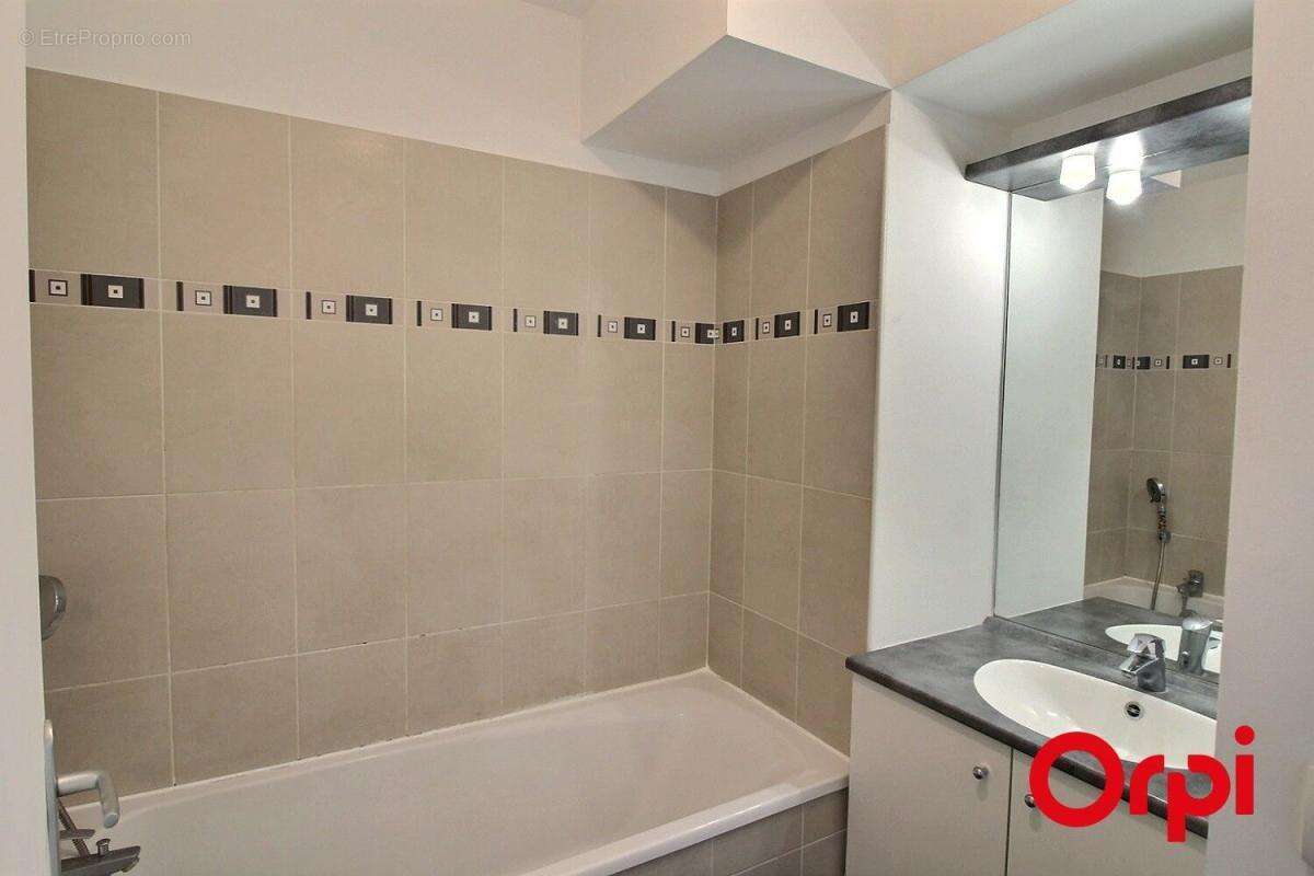 Appartement à MARSEILLE-4E