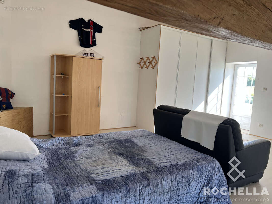 Maison 213 m² à Vergne  - photo 7