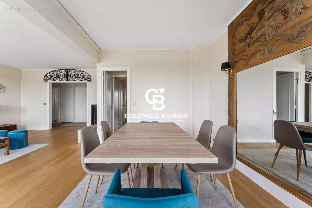 Appartement à PARIS-16E