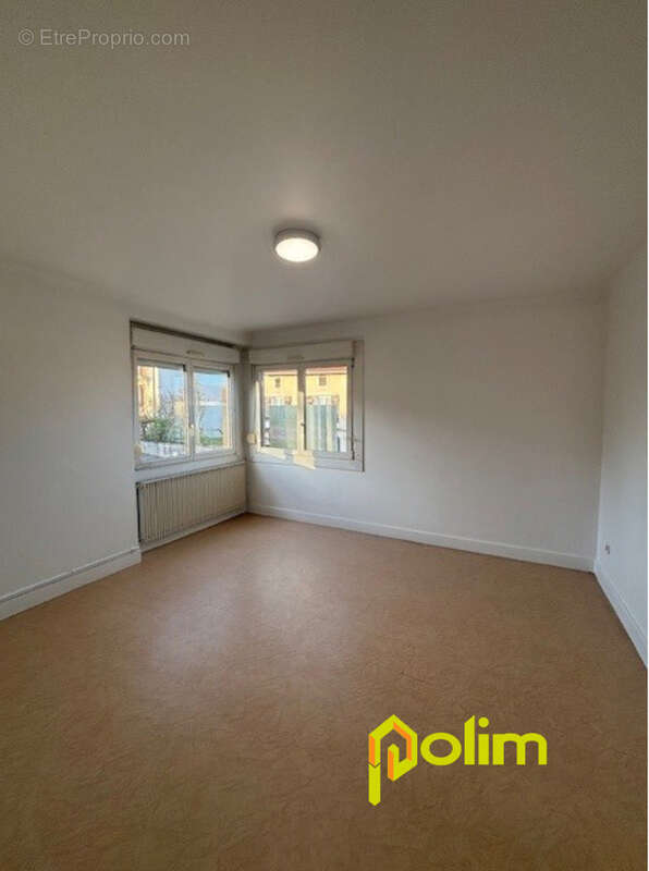 Maison à THIAUCOURT-REGNIEVILLE