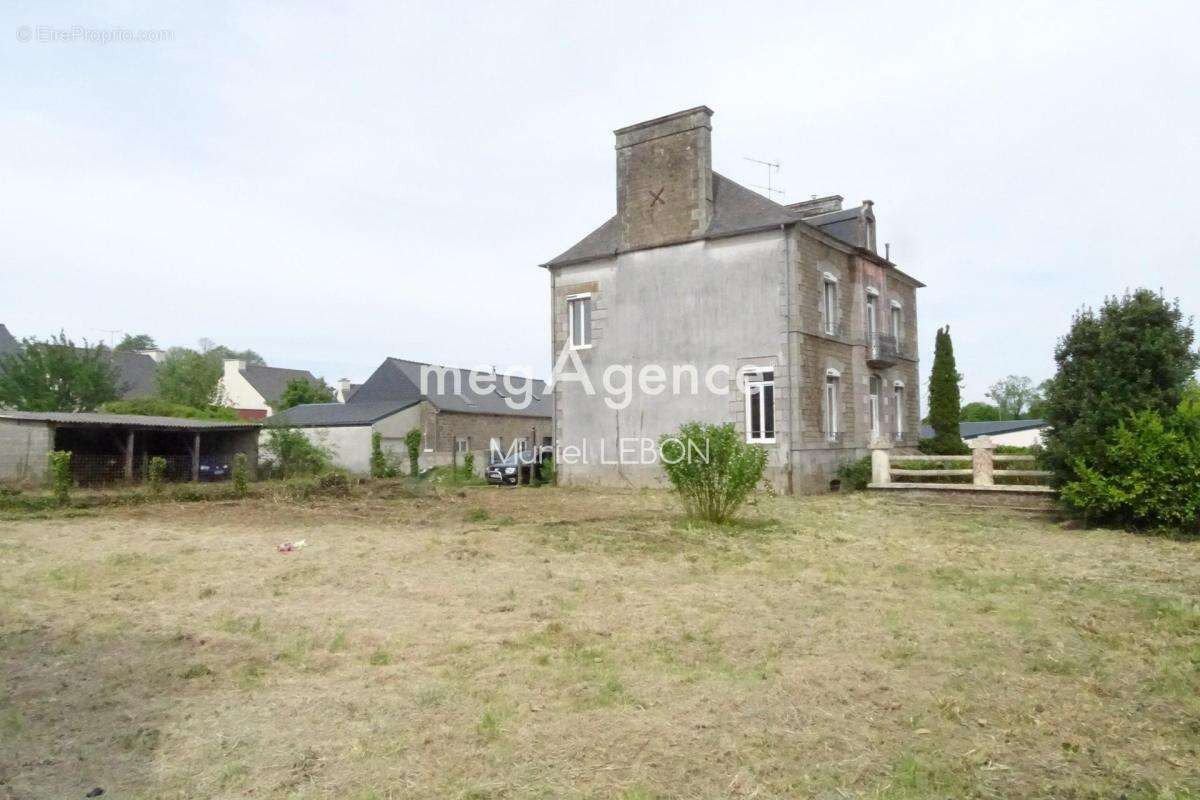Maison à LOUVIGNE-DU-DESERT