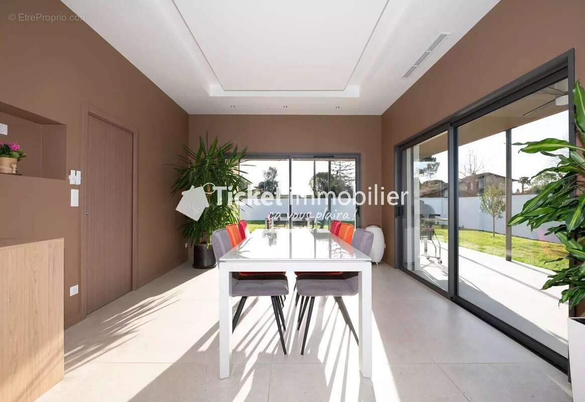 Maison à LA SALVETAT-SAINT-GILLES