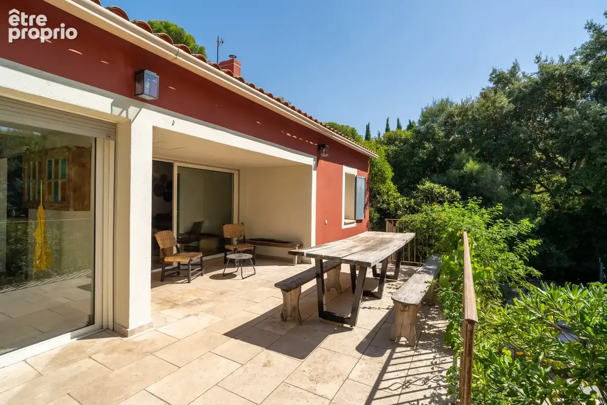 Proche Brusc - Villa T7 avec piscine - photo 8