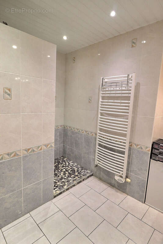 Maison mitoyenne de village avec 5 chambres et plus - photo 12