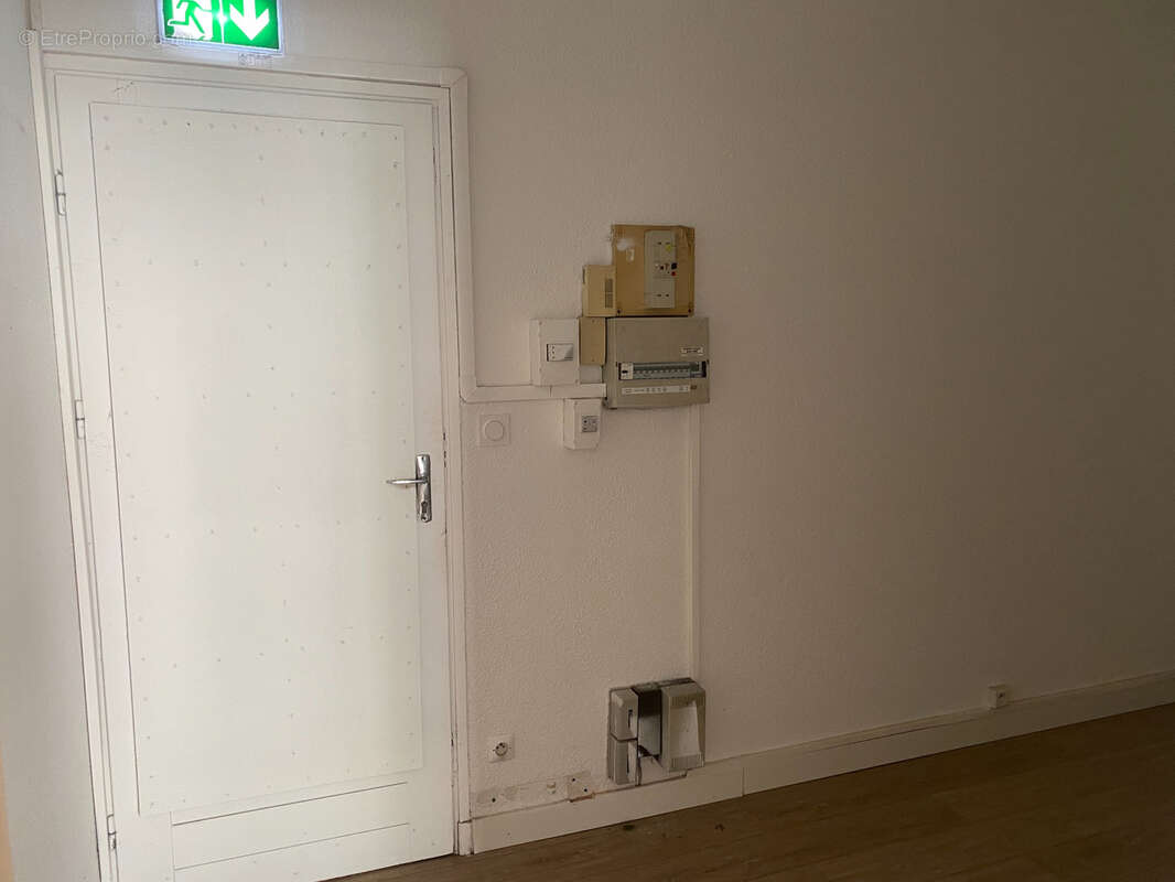 Local avec 2 parkings, et 2 caves, Rue des Alpes, 26000 VALENCE - photo 9