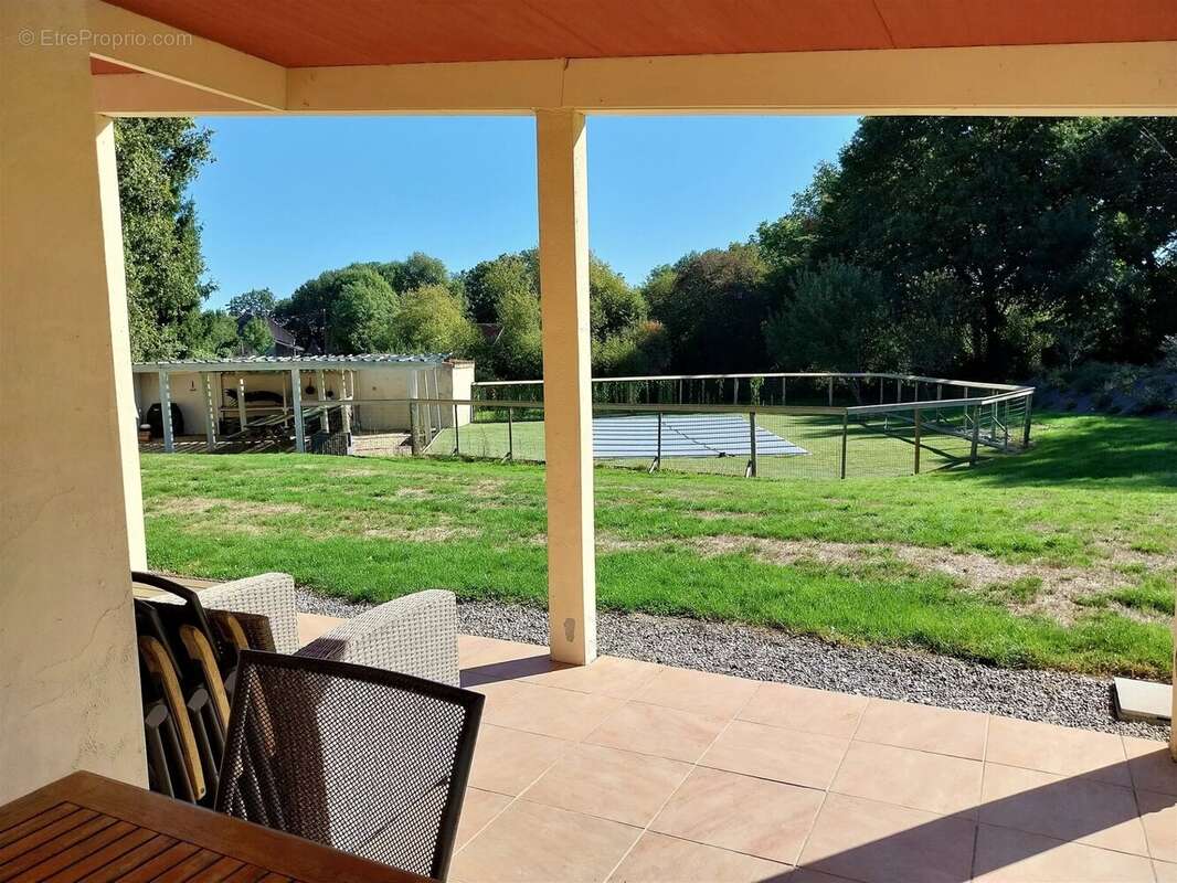 Maison à SAINT-SULPICE-LES-FEUILLES