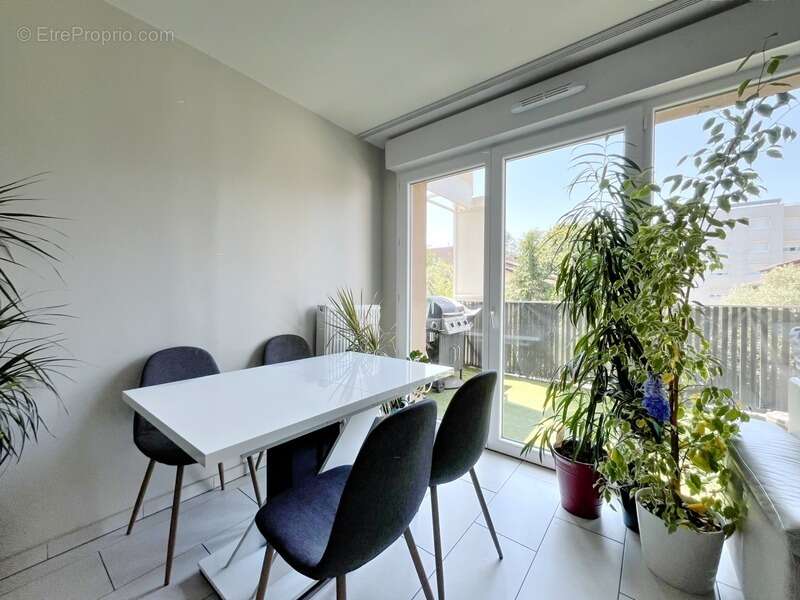 Appartement à MEYZIEU