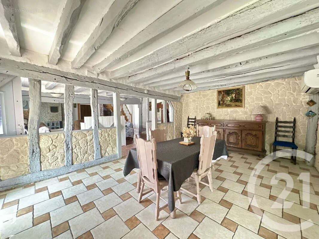 Maison 186 m² à Saint-Pellerin  - photo 3