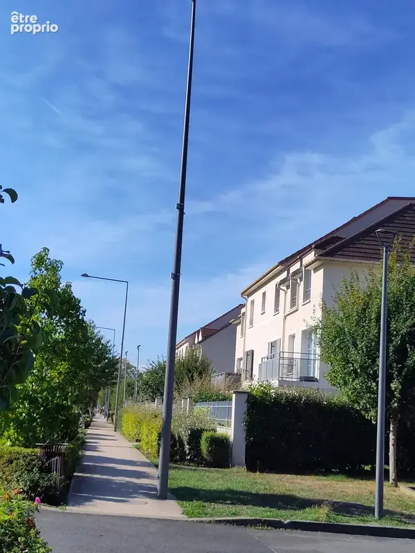 REMARQUABLE Dernier étage avec terrasse de 32 m2 et vue dégagée   2 places de stationnement Marolles-en-Hurepo - photo 2