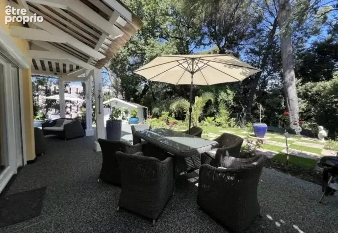 Maison rénovée avec jardin et piscine - photo 13