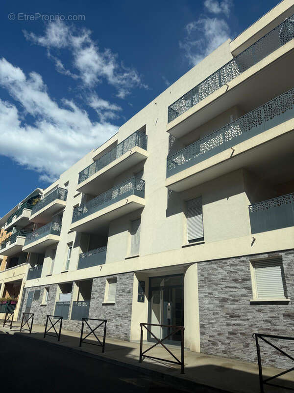 Appartement à SAINT-LAURENT-DU-VAR