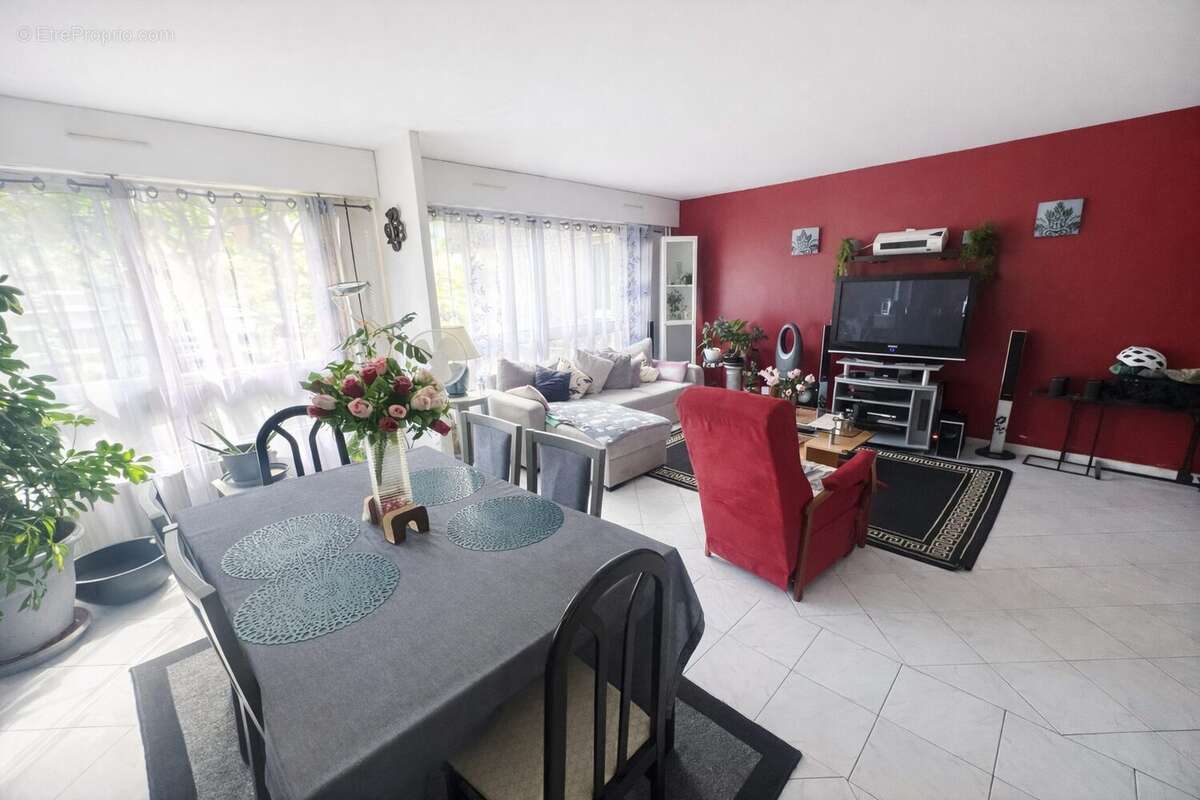 Appartement à COURBEVOIE