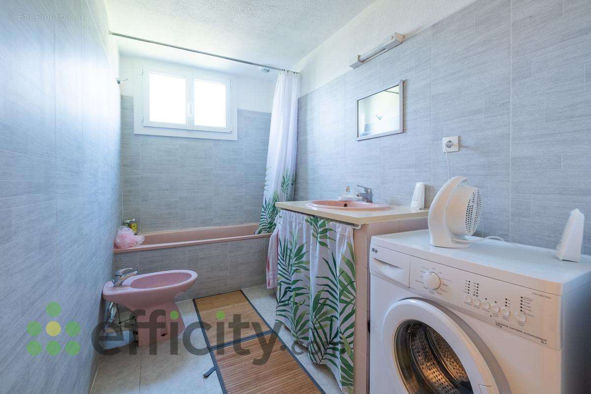 Maison à NOTRE-DAME-DE-SANILHAC