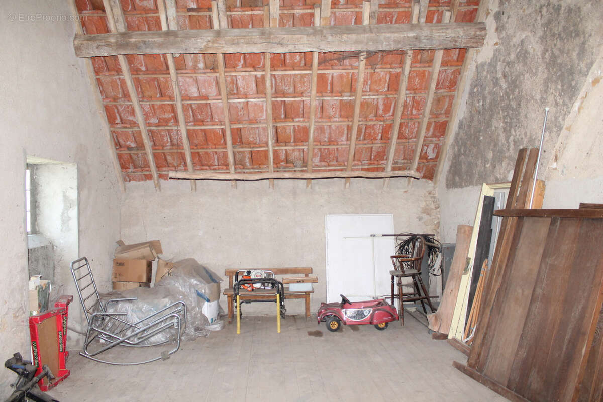 Maison à VICQ-EXEMPLET