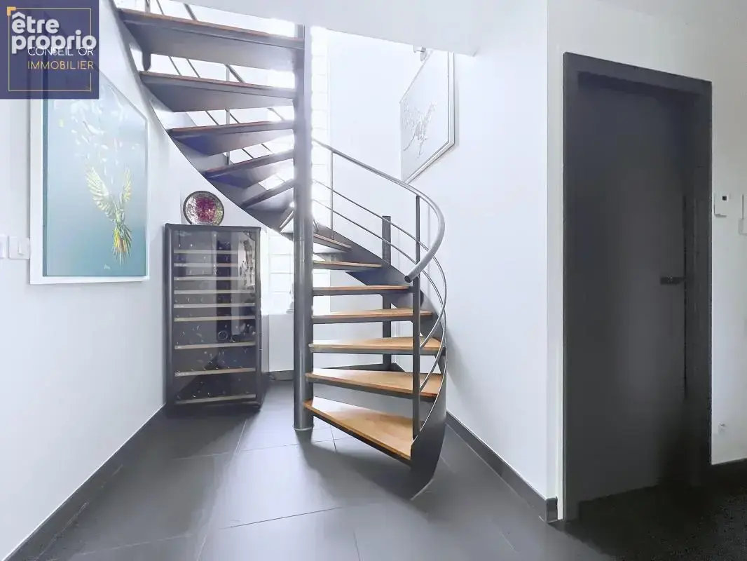 Maison - T8 -  221 m² avec piscine et terrain paysagé – Hauteurs de Saint-Genis-Laval - photo 13