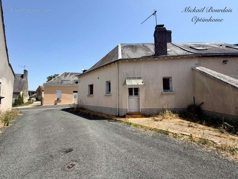 Maison à rénover avec garage indépendant – Fort potentiel à Mansigné - photo 2