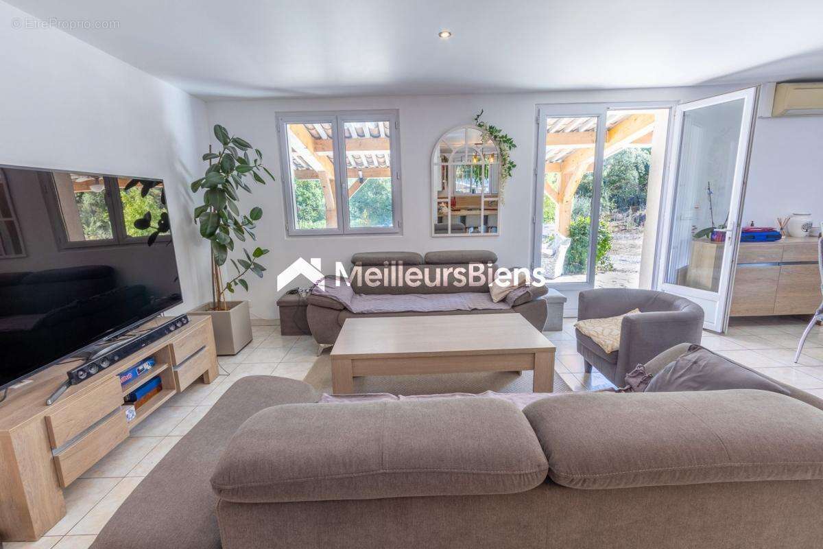 Maison à ROQUEBRUNE-SUR-ARGENS