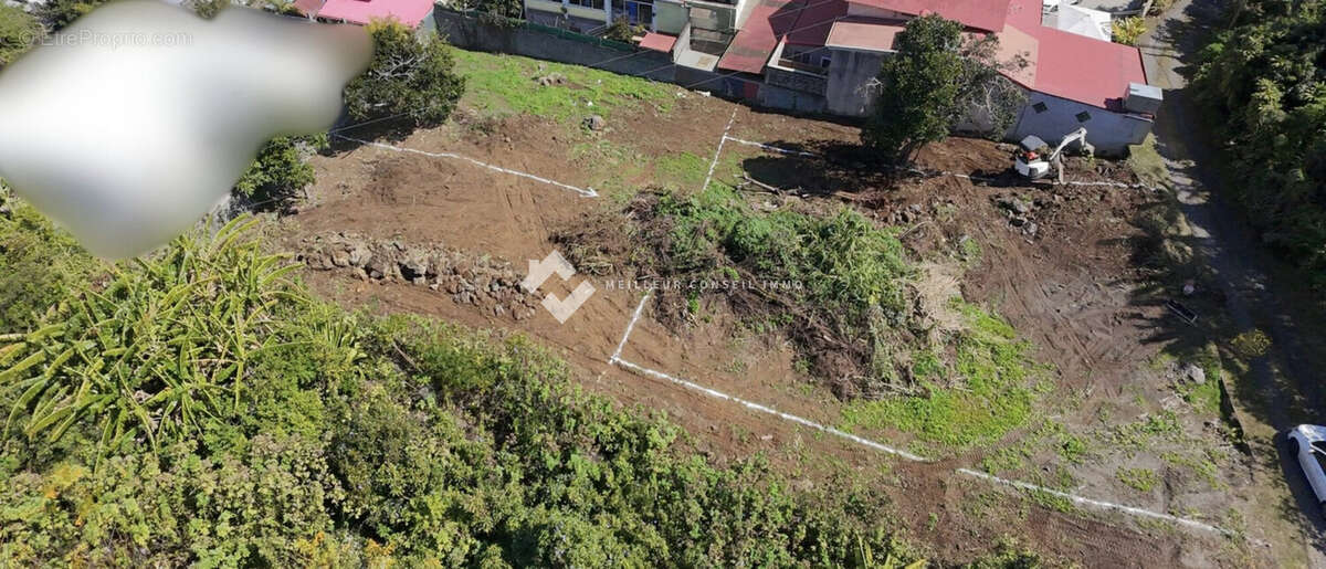 Terrain à LE TAMPON