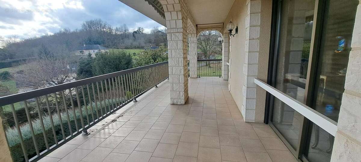 Maison à OBJAT