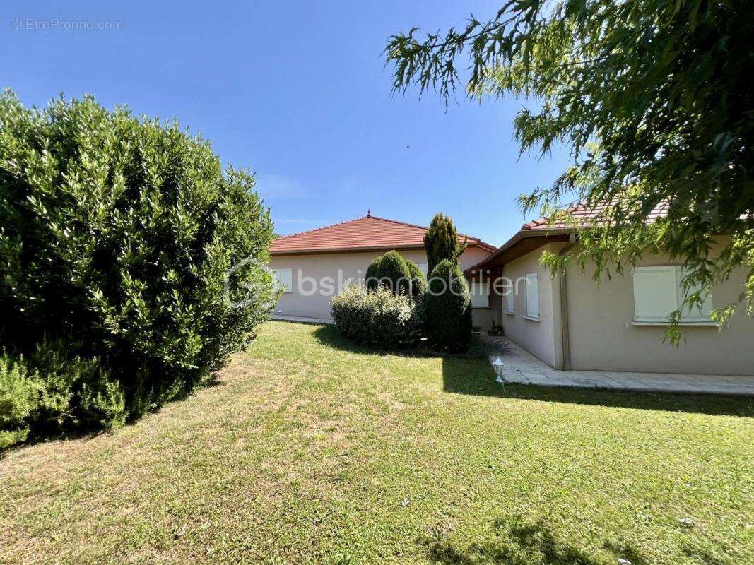Villa de caractère 152 m² -  3 chambres + 4ème chambre possible -  vue panoramique chartreuse et vercors - garage 79 m² — terrai - photo 10