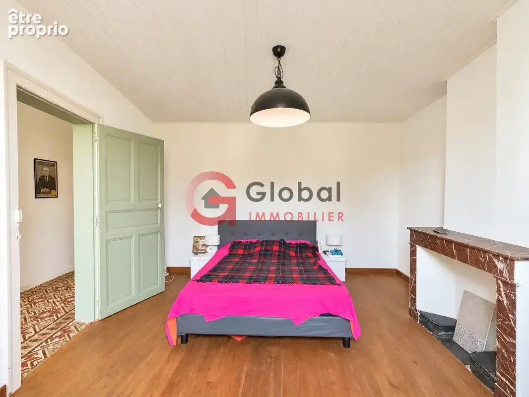 Maison bourgeoise de 182 m2 avec cour et place de parking - photo 6